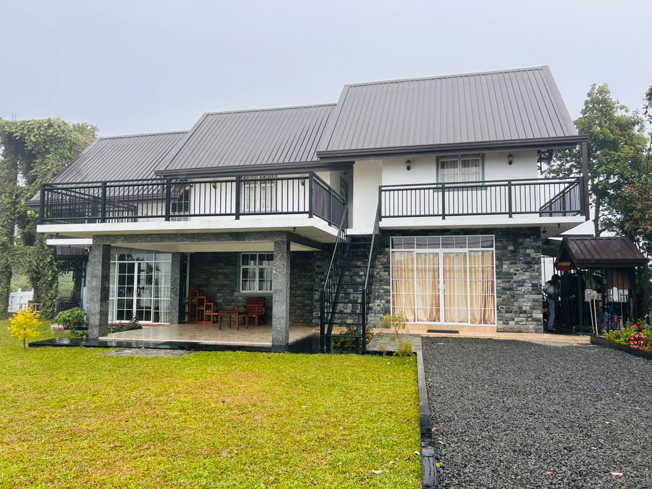 Crown Crest exterior